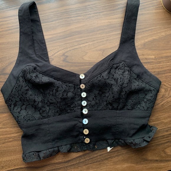 Super cute black cropped top - Picture 2 of 3